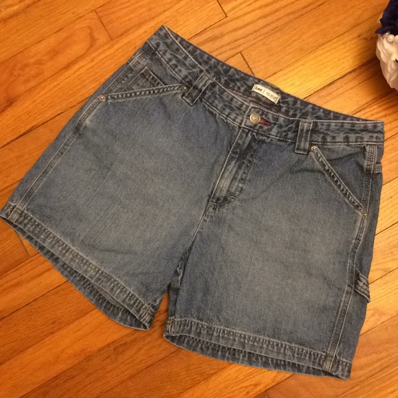 lee just below the waist shorts